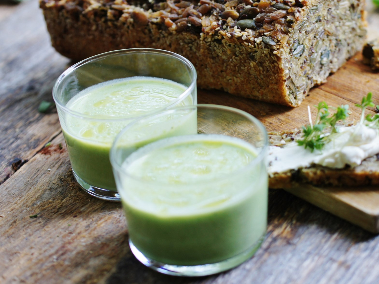 PromOat smoothie med avocado och ärtor