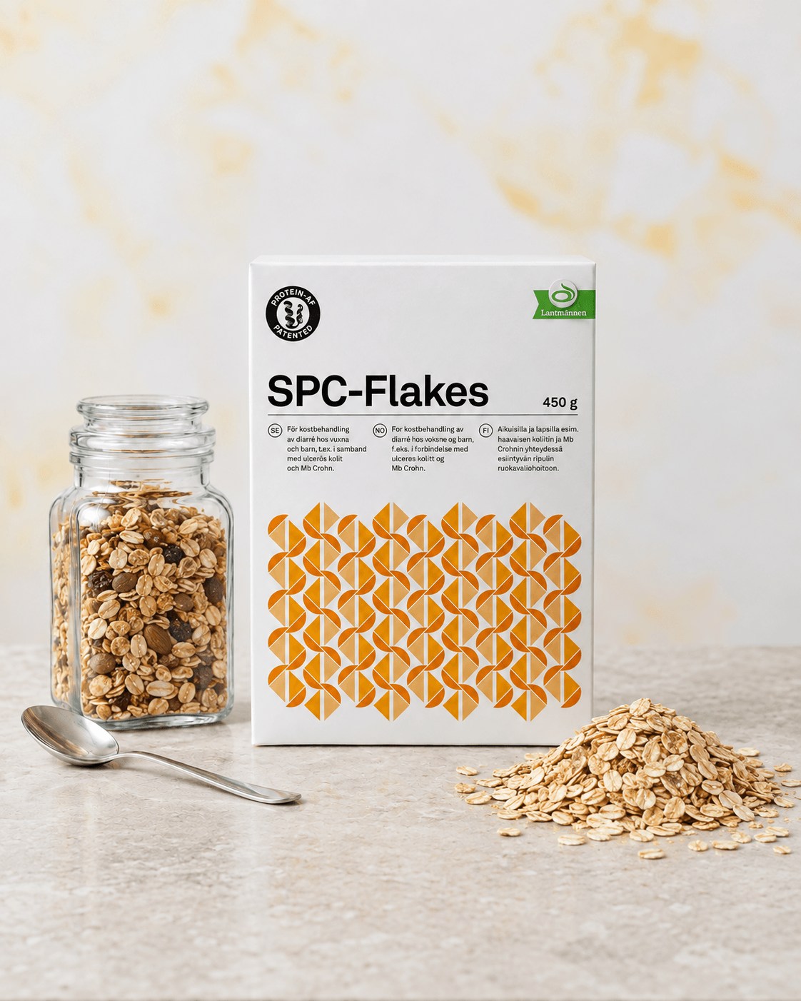 SPC-Flakes-pakke med et glas müsli, en ske og en bunke havregryn